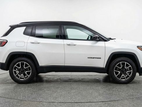 Used 2025 Jeep Compass Trailhawk AWD/4WD image 11
