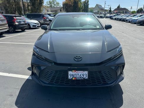 Used 2025 Toyota Camry SE image 5