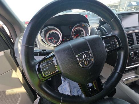 Used 2018 Dodge Grand Caravan SXT FWD image 13
