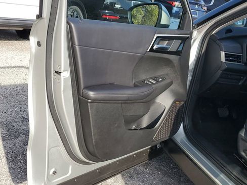 Used 2025 Mitsubishi Outlander SE image 17