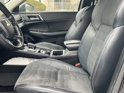 Used 2022 Mitsubishi Outlander SE image 12