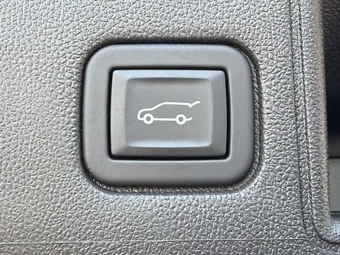 Used 2023 GMC Terrain SLE w/ Driver Convenience Package FWD image 19