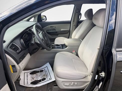 Used 2019 Kia Sedona LX FWD image 12