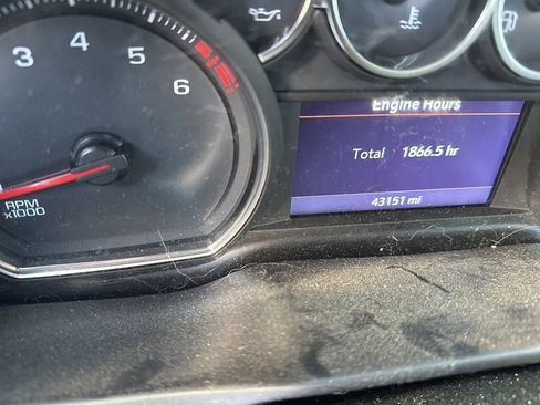 Used 2022 Chevrolet Silverado 2500 LT w/ Convenience Package image 6