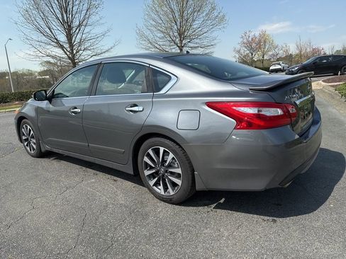Used 2016 Nissan Altima 2.5 SV w/ Convenience Package image 4