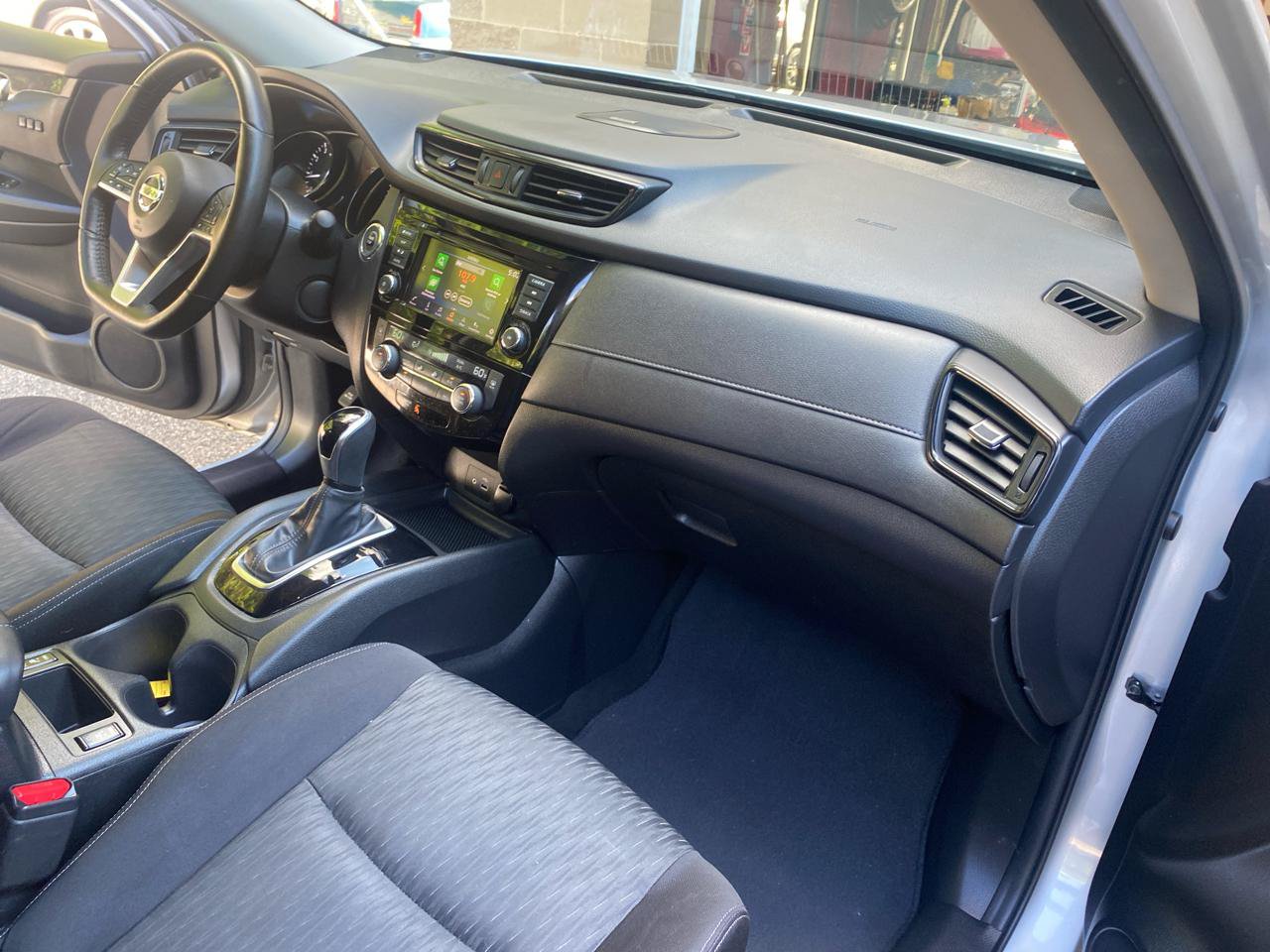 Used 2018 Nissan Rogue SV w/ Sun & Sound Touring Package AWD/4WD image 25