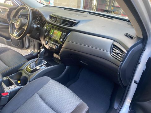 Used 2018 Nissan Rogue SV w/ Sun & Sound Touring Package AWD/4WD image 25