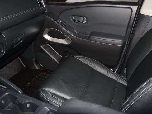 Used 2022 Nissan Frontier SV image 48