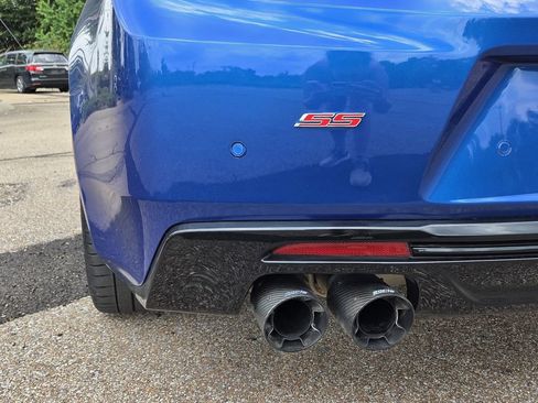 Used 2017 Chevrolet Camaro SS RWD image 8