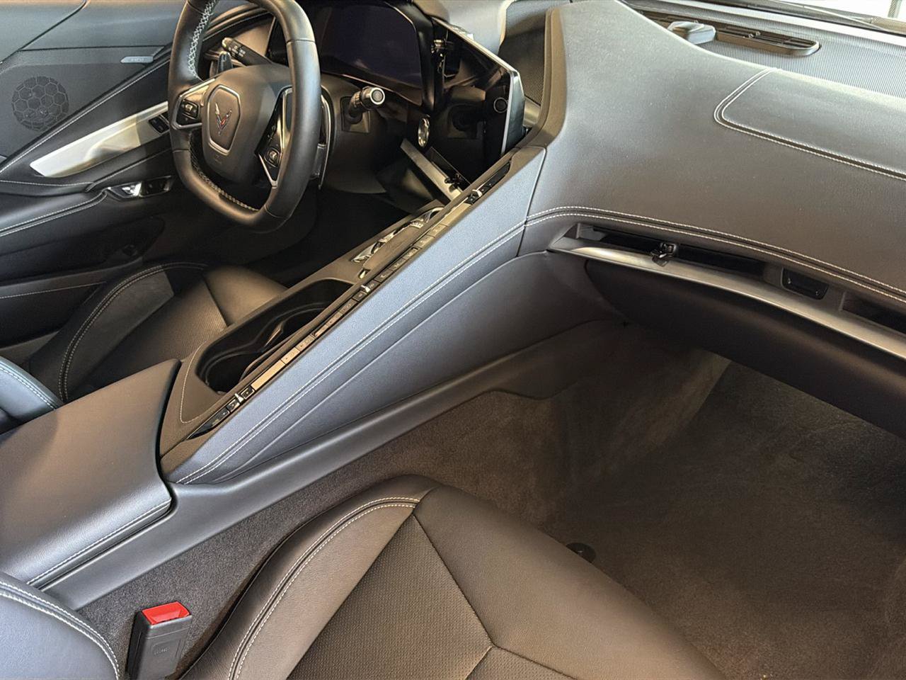 Used 2022 Chevrolet Corvette Stingray Coupe w/ Z51 Performance Package RWD image 22