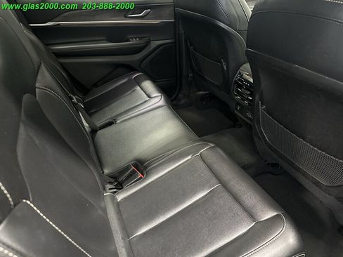 Used 2023 Jeep Grand Cherokee L Limited AWD/4WD image 10