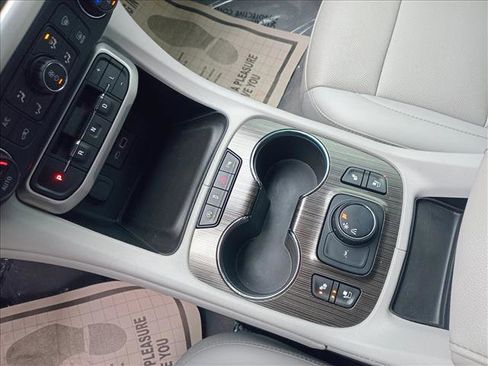 Used 2021 GMC Acadia SLT w/ Preferred Package image 17