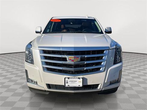 Used 2019 Cadillac Escalade Premium Luxury image 2
