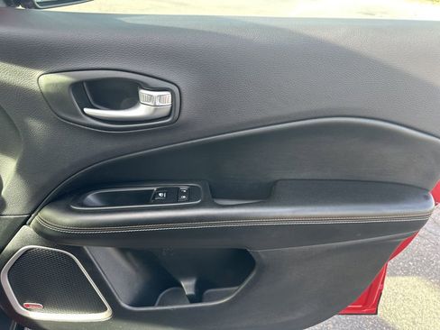 Used 2018 Jeep Compass Latitude w/ Popular Equipment Group image 32