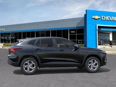 New 2026 Chevrolet Trax LS w/ LS Convenience Package FWD image 5