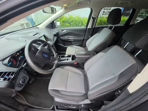 Used 2017 Ford Escape SE w/ Equipment Group 201A FWD image 12