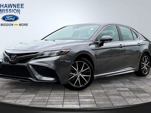 Used 2024 Toyota Camry SE FWD image 1