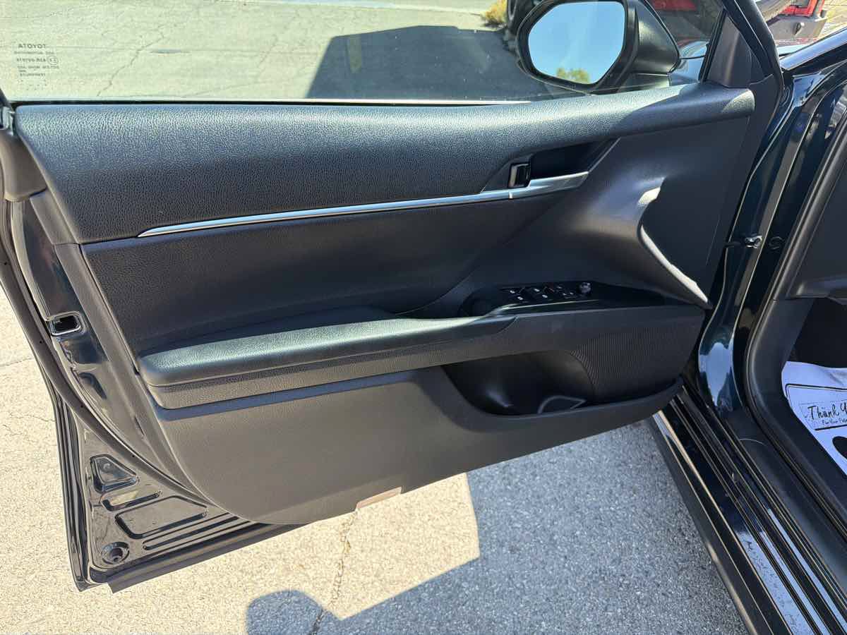 Used 2019 Toyota Camry SE FWD image 10