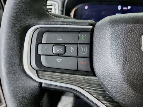 Used 2023 Jeep Wagoneer L Series II AWD/4WD image 12