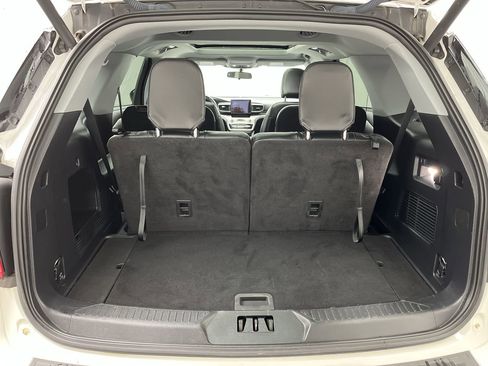 Used 2022 Ford Explorer XLT w/ Equipment Group 202A image 31