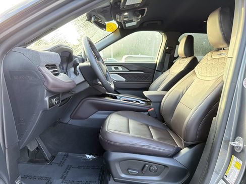 Used 2026 Ford Explorer Platinum w/ LUX Leather Package AWD/4WD image 11