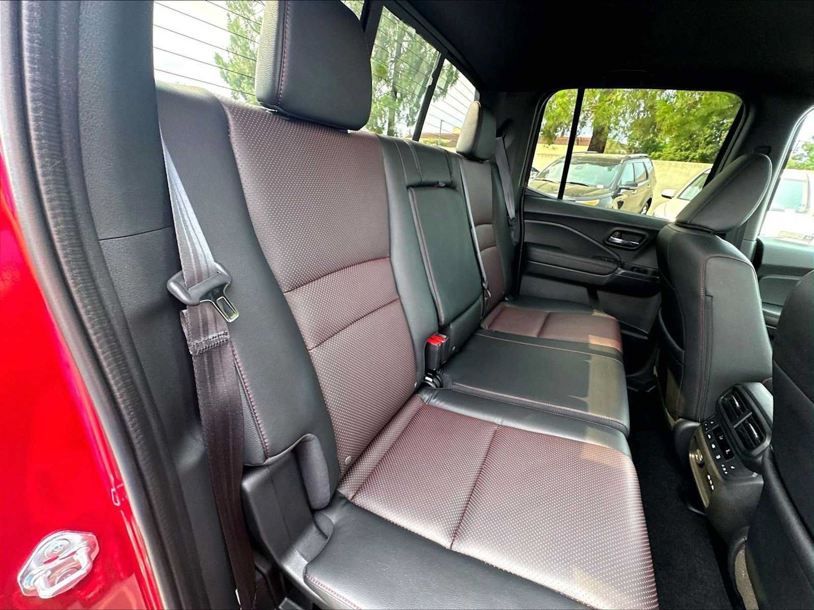 Used 2025 Honda Ridgeline Black Edition image 28