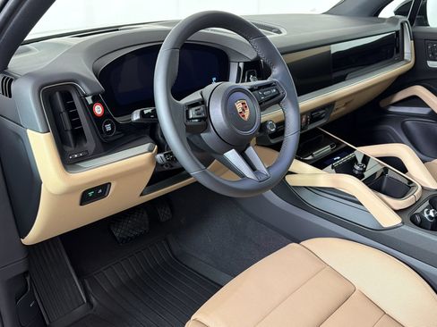 Used 2026 Porsche Cayenne AWD/4WD image 4