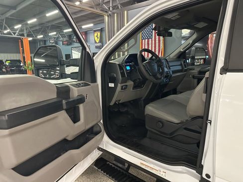 Used 2019 Ford F550 4x4 SuperCab Super Duty image 5
