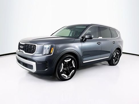 Used 2024 Kia Telluride EX w/ EX Captain's Chair Package image 3