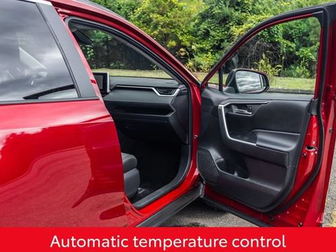 Used 2025 Toyota RAV4 XLE AWD/4WD image 18