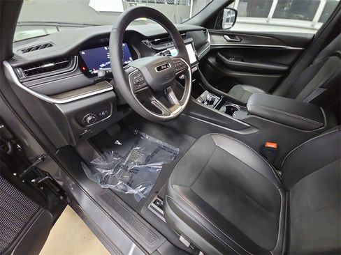 New 2026 Jeep Grand Cherokee Laredo image 17