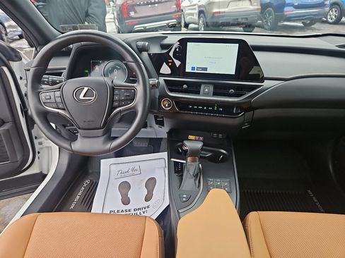 Used 2024 Lexus UX 250h AWD w/ Premium Package image 23