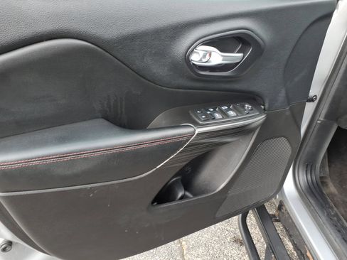 Used 2014 Jeep Cherokee Trailhawk image 12