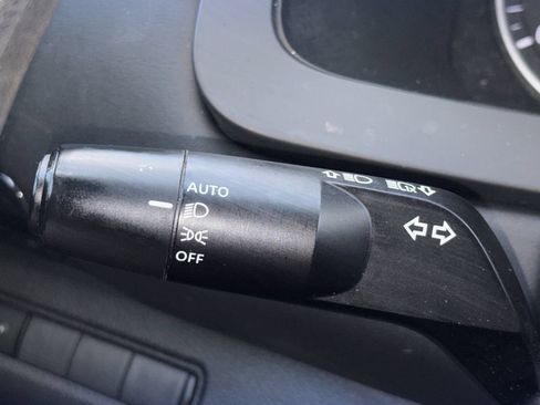 Used 2023 Nissan Pathfinder S FWD image 9
