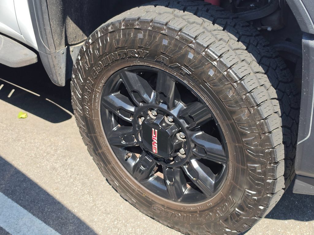 Used 2024 GMC Sierra 2500 AT4 w/ AT4 Preferred Package AWD/4WD image 5