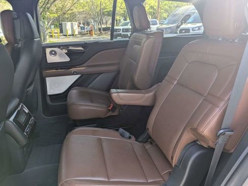 Used 2020 Lincoln Aviator Reserve w/ Equipment Group 202A image 13