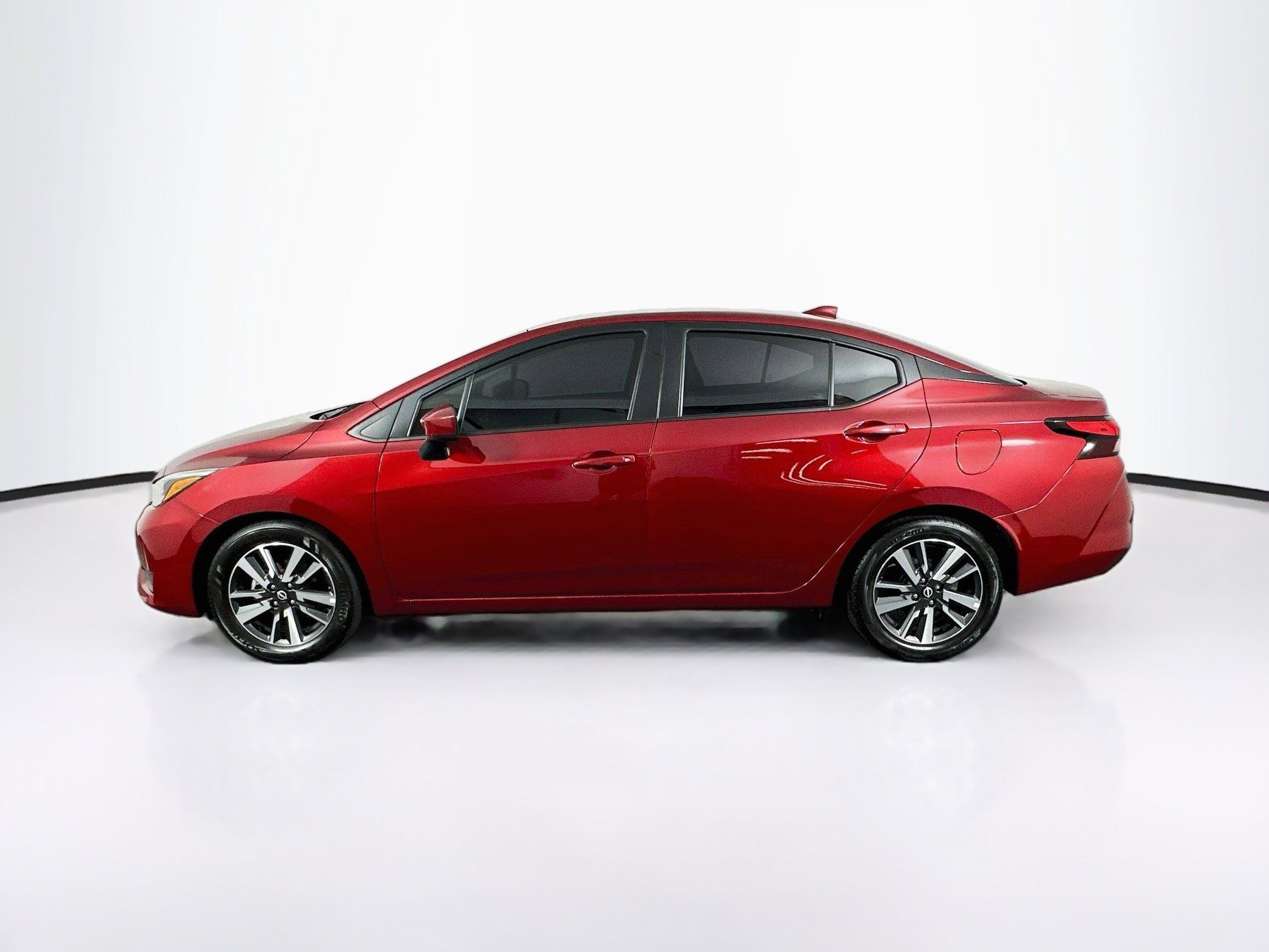 Used 2025 Nissan Versa SV FWD image 4