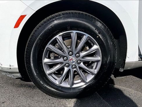 Used 2023 Buick Enclave Essence image 34