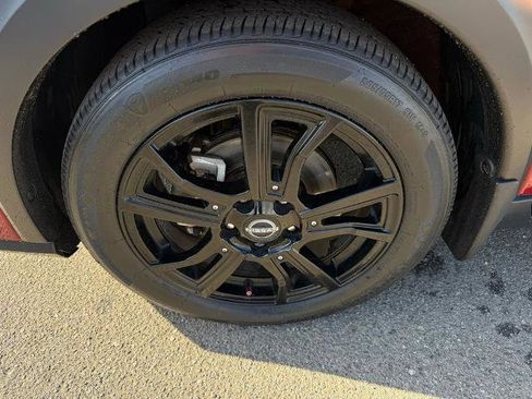 Certified 2023 Nissan Kicks SR FWD image 9