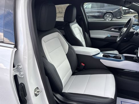 New 2026 Chevrolet Equinox EV LT image 23