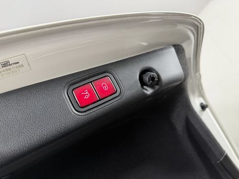 Used 2017 Mercedes-Benz E 300 4MATIC image 10