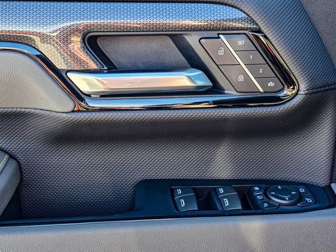 Certified 2025 Chevrolet Silverado 2500 ZR2 w/ Technology Package image 13