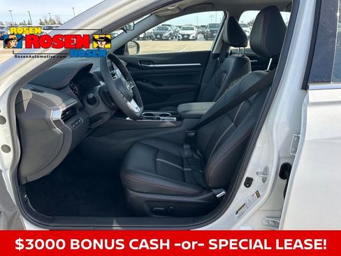 New 2025 Nissan Altima 2.5 SR image 9