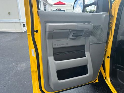 Used 2022 Ford E-350 and Econoline 350 Super Duty RWD image 16
