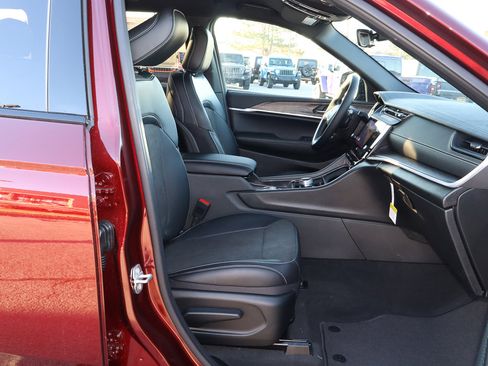 New 2026 Jeep Grand Cherokee Altitude RWD image 24