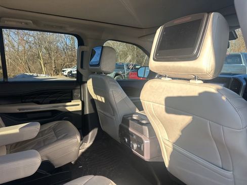 Used 2019 Ford Expedition Platinum image 13