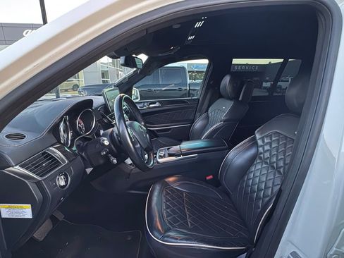 Used 2013 Mercedes-Benz GL 550 4MATIC image 3