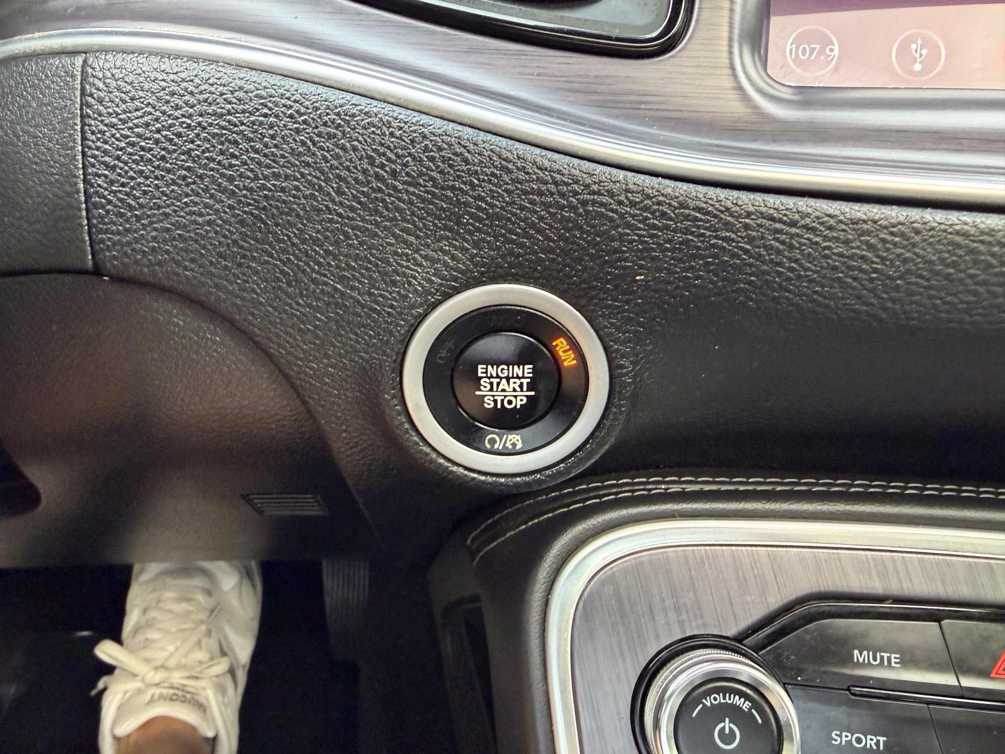 Used 2018 Dodge Challenger R/T RWD image 20