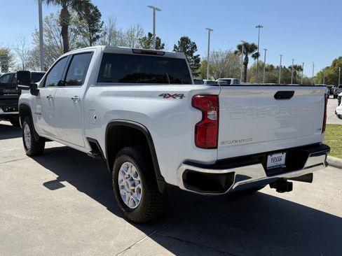 Used 2021 Chevrolet Silverado 2500 LTZ AWD/4WD image 7