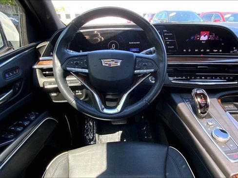 Used 2023 Cadillac Escalade ESV Premium Luxury AWD/4WD image 4
